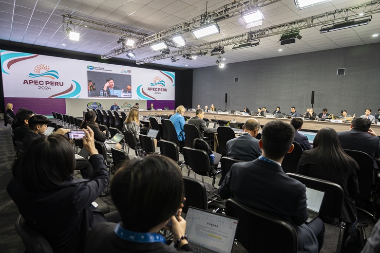 apc_6948_apec_53700426601_o