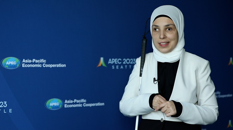 Sara Minkara.00_03_50_17.Still003